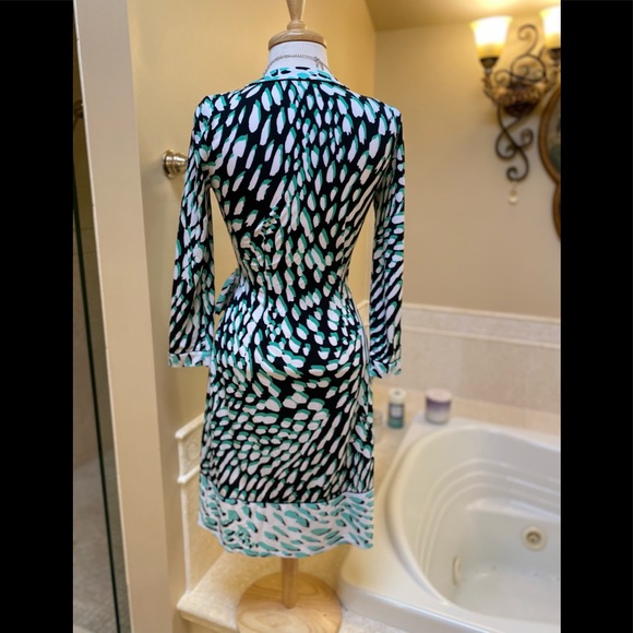 NWOT BCBG MaxAzria Black Green White Wrap Sexy Spring Classic Dress S - Picture 7 of 14